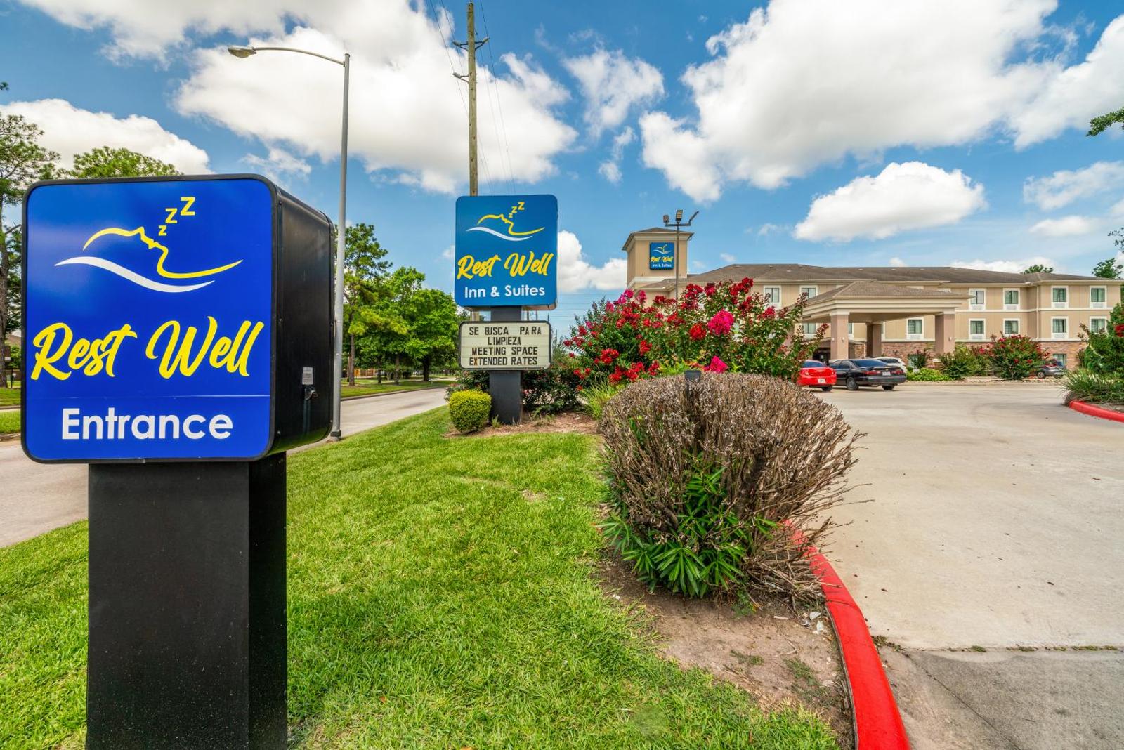 Restwell Inn & Suites I-45 North