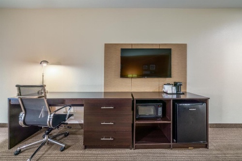 Restwell Inn & Suites I-45 North image 16
