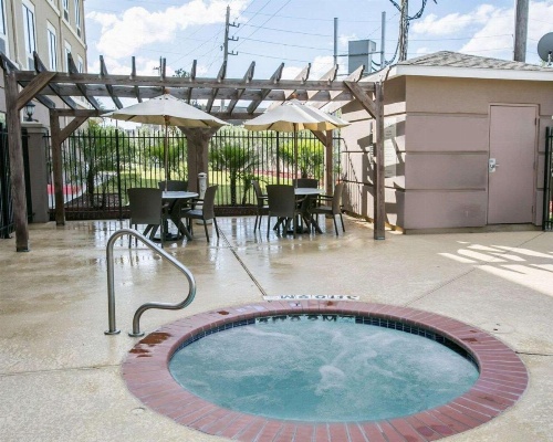 Restwell Inn & Suites I-45 North image 24