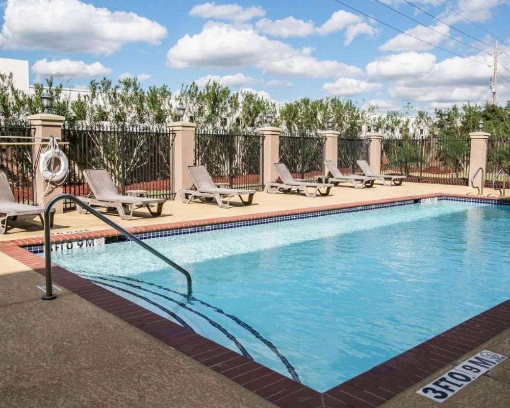 Restwell Inn & Suites I-45 North Image 25