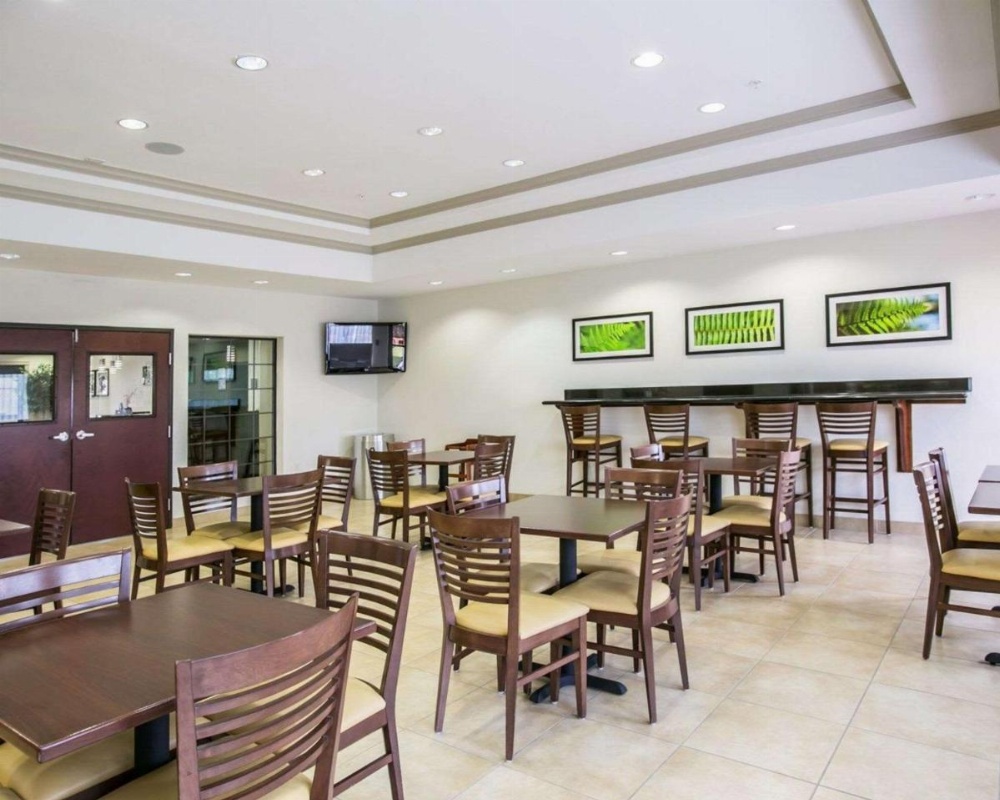 Restwell Inn & Suites I-45 North Image 31