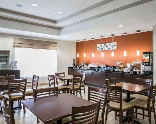 Restwell Inn & Suites I-45 North image 33
